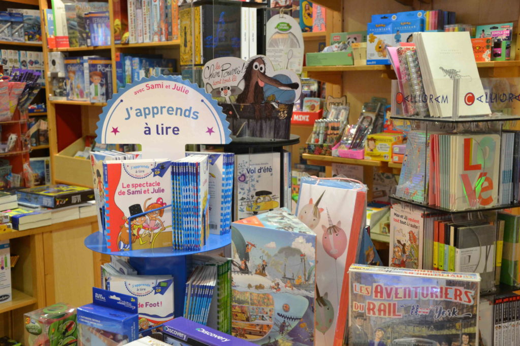 La-librairie-des-enfants Paris 17 -jeux-jeunesse-livre-BD-mangas-scaled.jpg