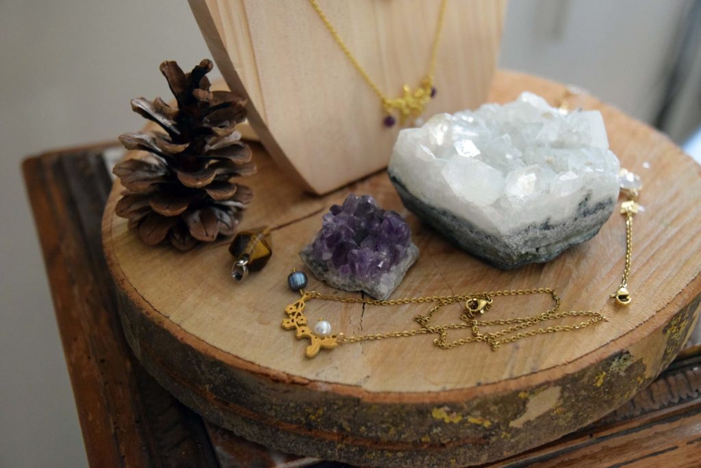 Idée cadeau Saint Valentin Bijoux personnalisés en pierre semi précieuses Perles et Colibris