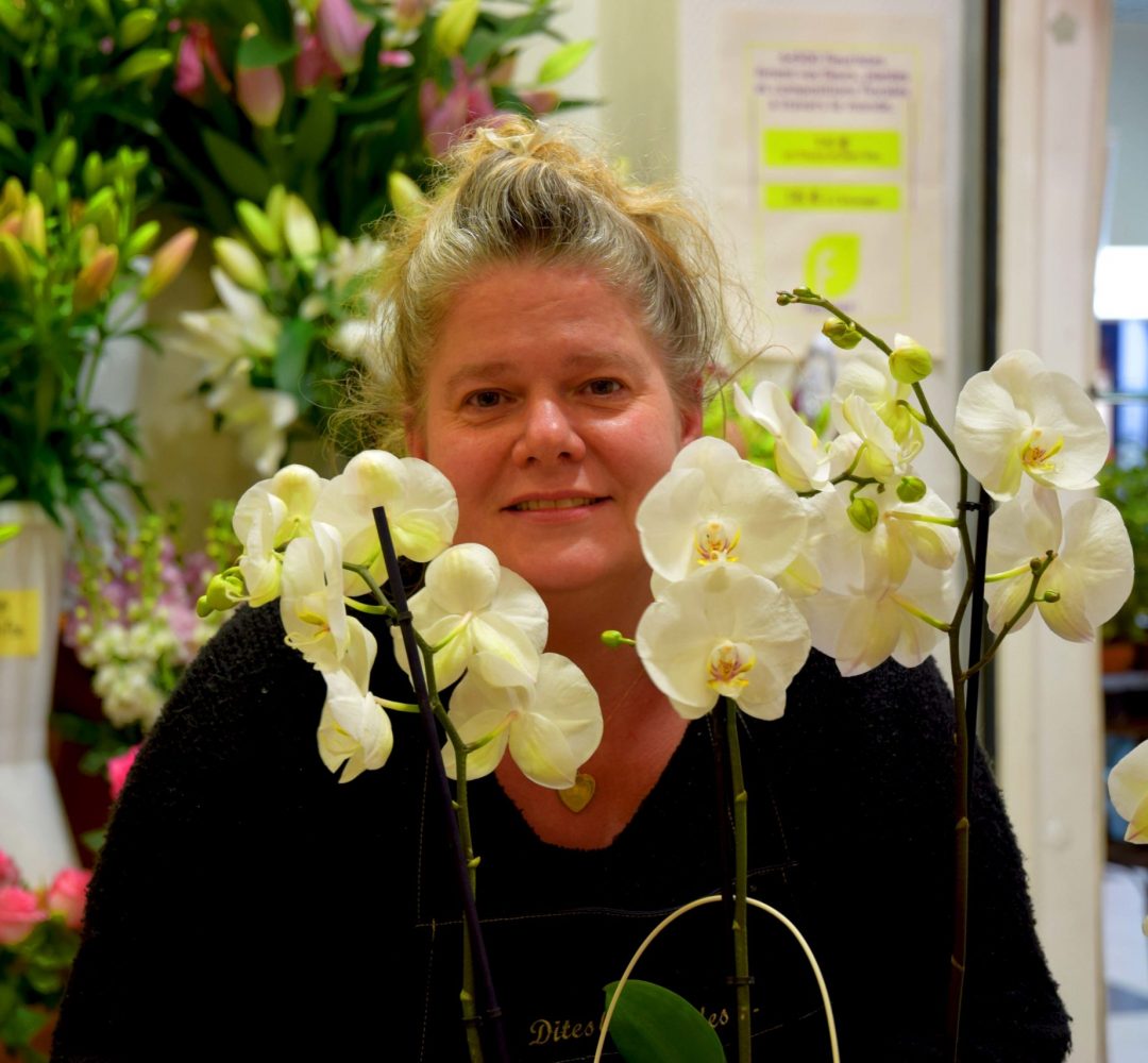 Karine-Fleurs-Fleuriste-Mitry-Mory-Karine-est-specialiste-des-orchidees-scaled-1