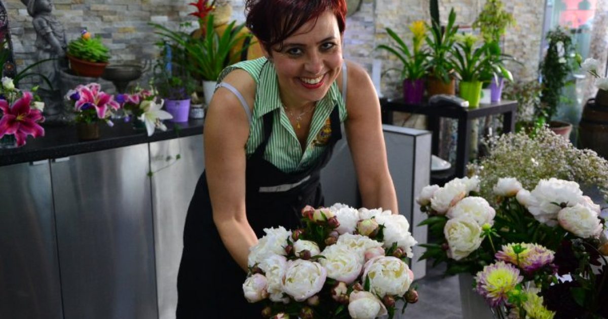 Yasmine, styliste fleuriste, Les Jasmins d'Andalousie, rue des Poissonniers à Paris Pourquoi les petits commerces vont faire leur grand retour en 2017