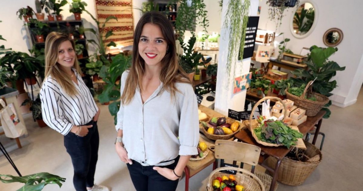 14 rue du Chateau d'eau 10eme Alice Lamoureux (la blonde) et Marion Eynius (la grande) ouvre une boutique de plantes fruits et legumes et produits qui ont été cultivés à Paris