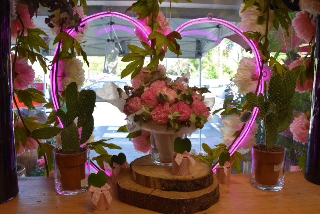 Fleurs-daujoudhui-Gonesse-bouquet-de-pivoines-compose-par-Marie-Philomene-avec-la-decoration-pour-la-fete-des-meres