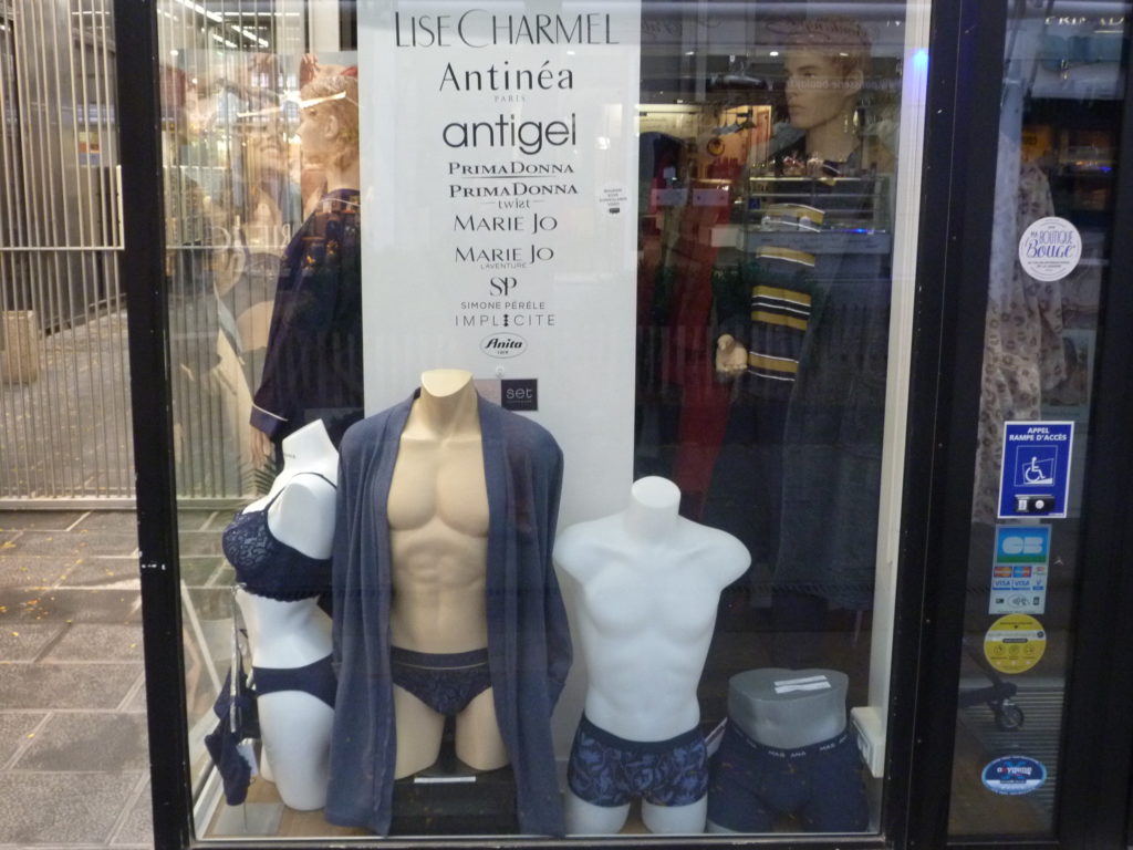 vitrine-lingerie-pour-homme-lingerie-joliesse-centre-Le-Paquebot-Saint-Nazaire.jpg