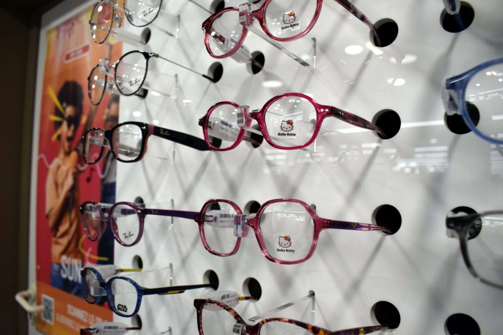Prime-Optique-Opticien-Mitry-Mory-lunettes-pour-petites-filles-Hello-kitty-Ray-Ban