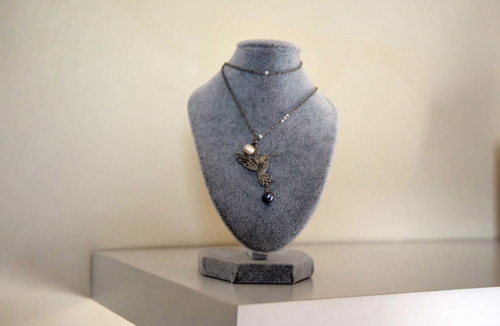 Perles-et-colibris-creatrice-de-bijoux-Mitry-Mory-pendentif-colibris-argente