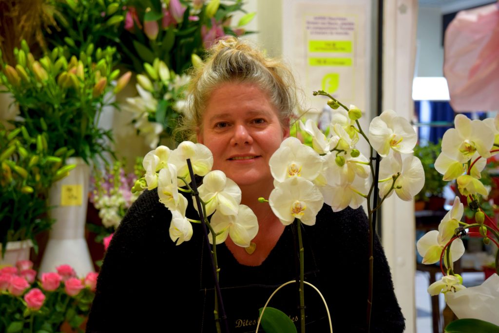 Karine-Fleurs-Fleuriste-Mitry-Mory-Karine-est-specialiste-des-orchidees