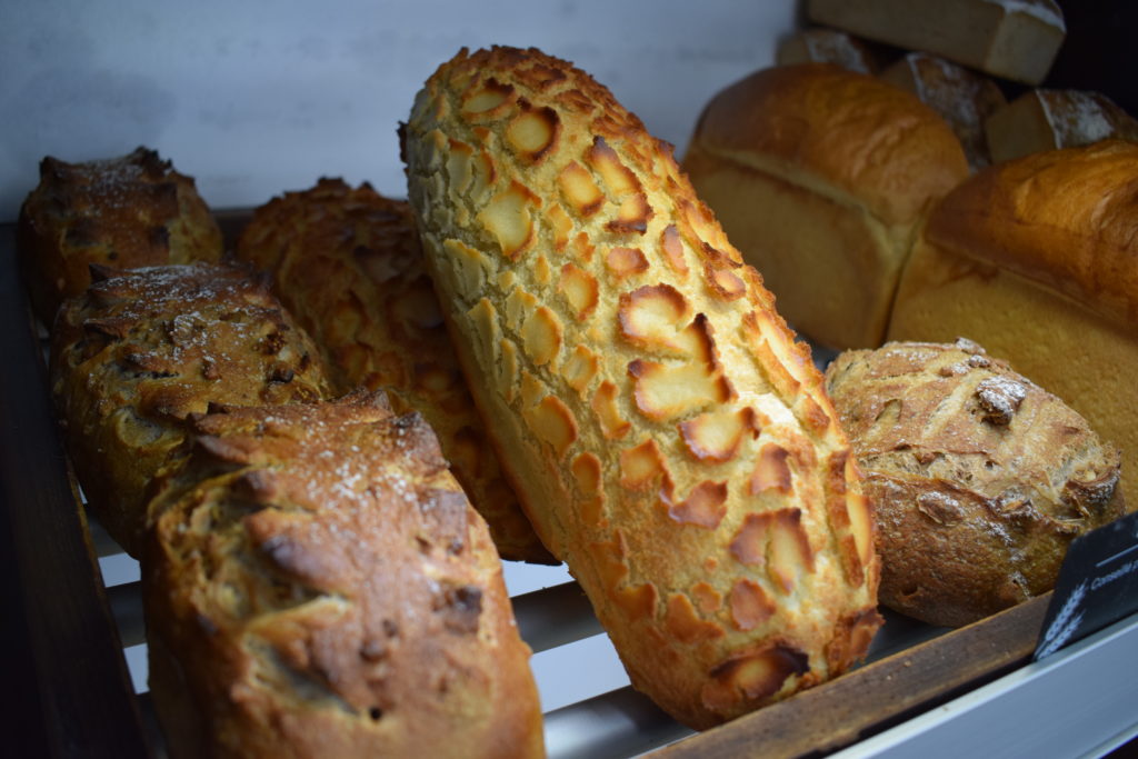 Les-Traditions-de-Beynes-Boulangerie-Patisserie-pains-speciaux-Pain-O-Mais-pain-automne-pain-aux-noix