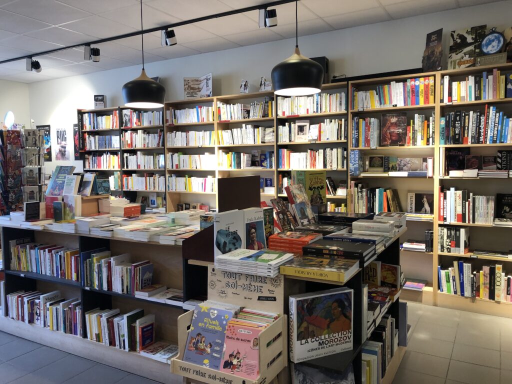 Librairie-La-Flibuste-Fontenay-sous-Bois-interieur